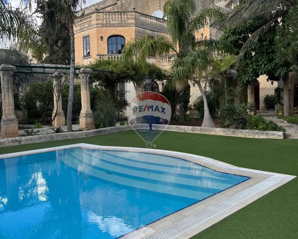 Townhouse with Pool, Balzan