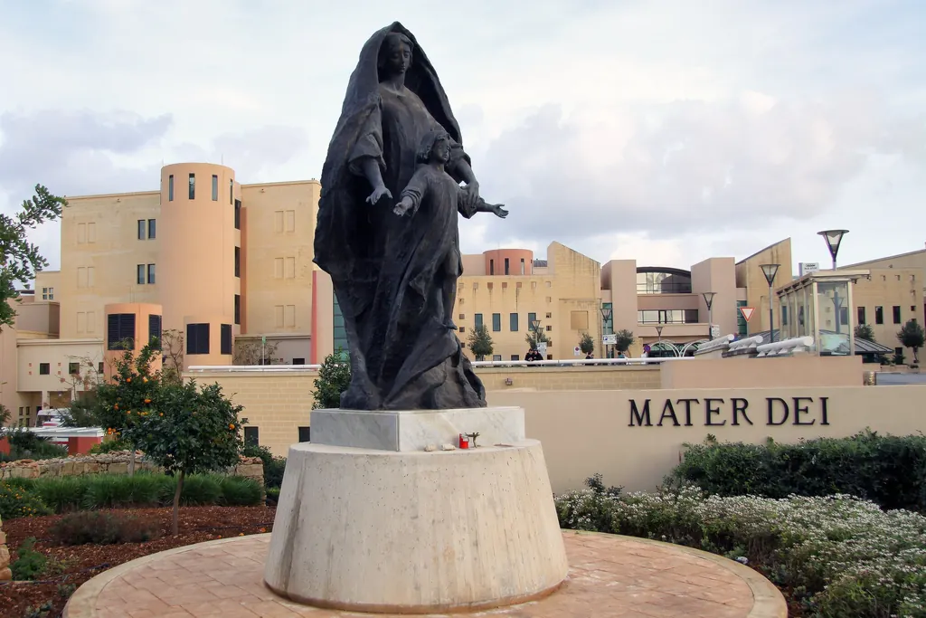 The entrance to Mater Dei Hospital