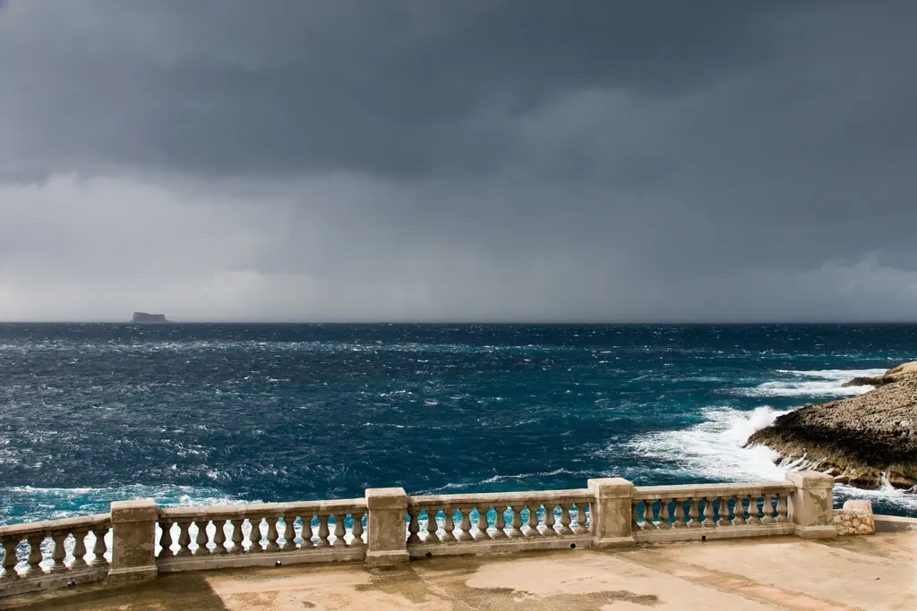Wied iż-Żurrieq in stormy weather