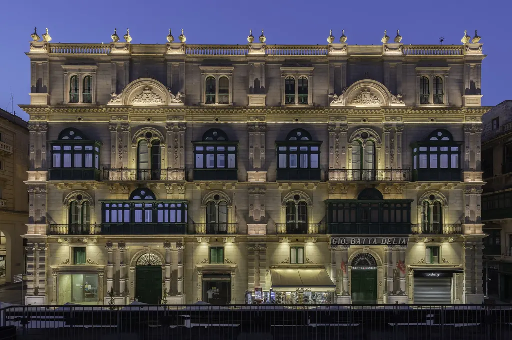 Palazzo Ferreria in Valletta at dusk